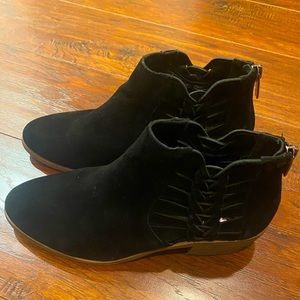 Vince Camuto Prestessa Ankle Booties in excellent condition. Worn only ones